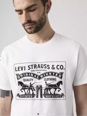 Levi's White Short Sleeve Tee with Black Graphic Logo